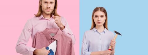 Pourquoi attribue-t-on du rose aux filles et du bleu aux garçons ? un homme en rose et une femme en bleu