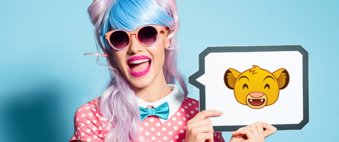 « Zillennials », « 5G », « Deepfake » : top des buzzwords entendus aux Cannes Lions 2019 jeune femme aux cheveux roses et bleus