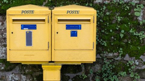 Deux boîtes aux lettres La Poste