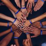 plusieurs mains personnes