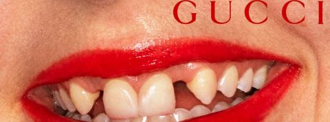 Tim Leake : « Le problème avec les jolies pubs ? C’est que ce sont de jolies pubs » Une publicité Gucci présente un sourire aux dents écartées