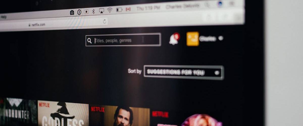 netflixpVous allez pouvoir regarder Netflix au bureau ( en toute discrétion ) Plateforme de streaming Netflix affichée sur un écran d'ordinateur