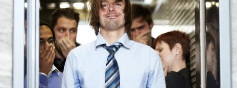 Vis ma journée de taff… pendant la canicule un homme sort de l'ascenseur en sureur