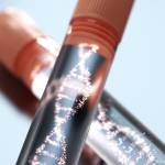 Deux tubes à essai rempli de brins d'ADN