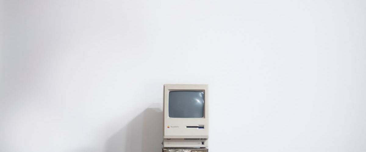 Découvrez ce Google Drive qui réunit les publicités d'Apple depuis sa création Un modèle Macintosh 128K sortie dans les années 80