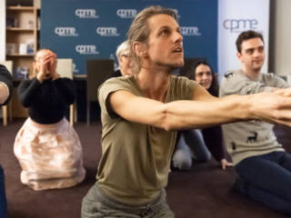 Une voyante, un faux Chief Happiness Officer… ces artistes qui interviennent en entreprise