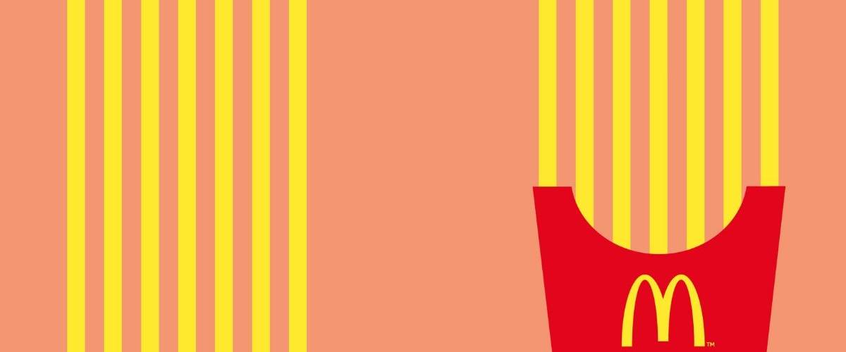 Mcdonald's France montre la voie dans sa nouvelle campagne directionnelle Affiche minimaliste d'une barquette de frite en direction d'un restaurant Mcdonald's