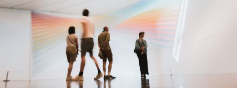 Quelles expos faire à la rentrée 2019 ? des visiteurs dans un musée