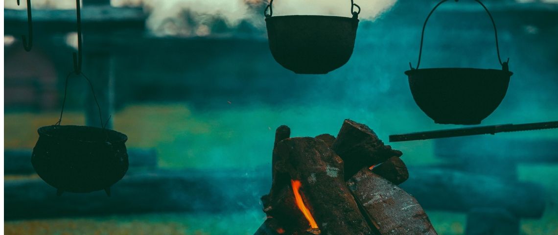 Comment remettre au goût du jour une marque ancienne Trois pots en train de cuire