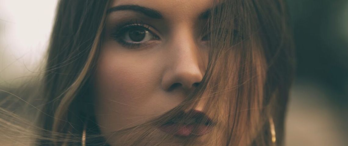 Comment les réseaux sociaux redessinent nos corps Visage d'un mannequin