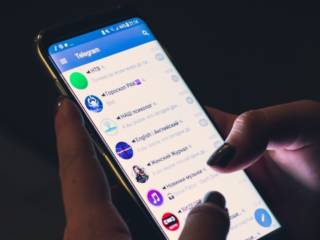 Edward Snowden déconseille d'utiliser WhatsApp et Telegram