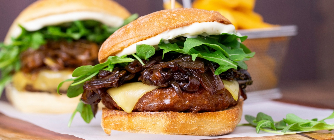 Quelle est la stratégie de Beyond Meat ? Deux burgers Beyond Meat