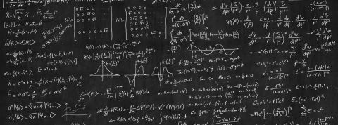 Google aurait atteint la suprématie quantique (et c'est important) Tableau noir où sont écrit des formules mathématiques complexes.