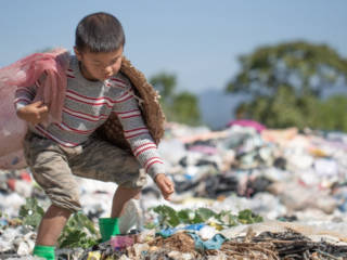 La grosse arnaque du recyclage plastique : trier ne servirait à rien
