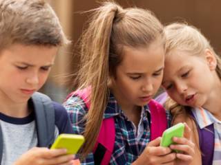 De Snapchat à TikTok et Discord : comment les préadolescents font leur entrée sur les réseaux ?