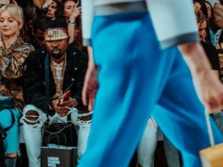 Pas de sèche-cheveux, pas d'avion... la Fashion Week essaie d'être plus durable