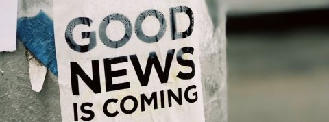 5 tendances qui donnent confiance en l'avenir Une affiche titrant Good news is coming