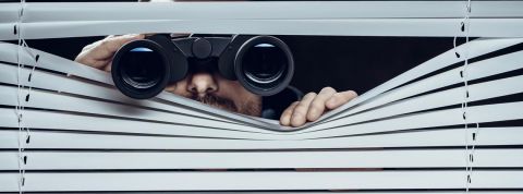 Nextdoor le réseau social des voisins qui se veut l'anti Facebook homme qui espionne ses voisins