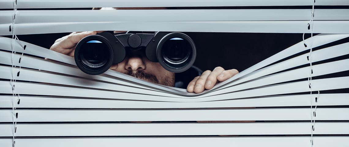 Nextdoor le réseau social des voisins qui se veut l'anti Facebook homme qui espionne ses voisins