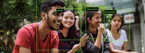 Cette intelligence artificielle catégorise votre visage et fait n'importe quoi Photo d'un groupe de personnes dont les visages ont été étiquetés par ImageNet Roulette