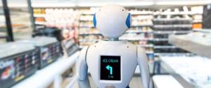 Un robot assistant dans une allée de supermarché.