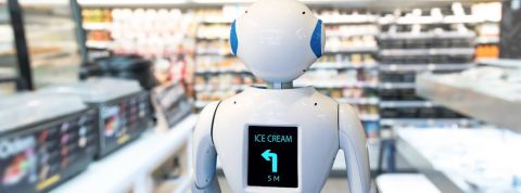 J'ai testé pour vous les concepts - sans humains - Un robot assistant dans une allée de supermarché.