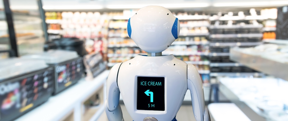 J'ai testé pour vous les concepts Un robot assistant dans une allée de supermarché.