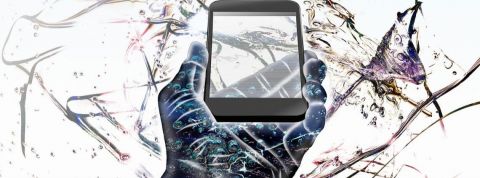 Comment votre smartphone est devenu un parasite aux pouvoirs divins Un smartphone dans la main d'une main dessinée