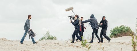 Tournages responsables : les séries aussi se mettent au vert tournage en extérieur nuageux