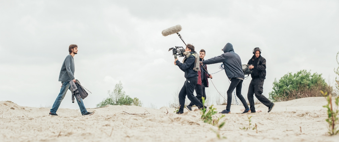 Tournages responsables : les séries aussi se mettent au vert tournage en extérieur nuageux