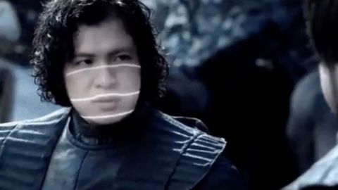 Homme asiatique utilise l'application chinoise Zao pour s'incruster dans un film