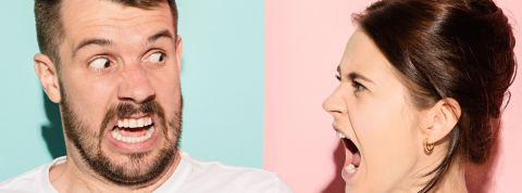 L’entreprise engagée est-elle vraiment la solution pour sortir de l’ère du clash ? Un homme et une femme se disputent en gros plan