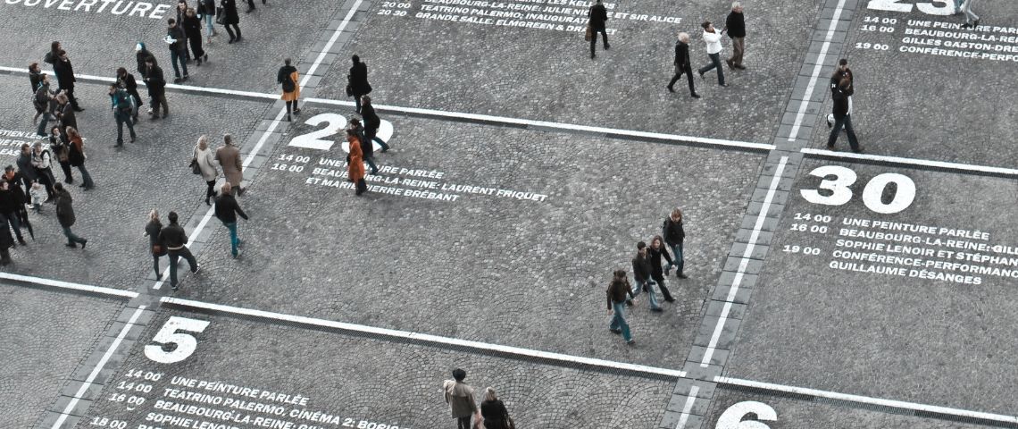Lancement des CPS Awards 2020 : Collectif du Planning Stratégique Visuel de gens marchant dans la rue sur des cases qui repésentent les cases d'un calendrier