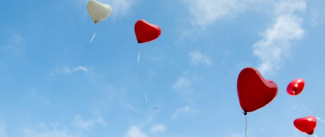 Cacher-likes-Instagram Ballons coeur qui s'envolent