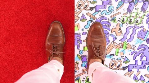 deux chaussures sur deux moquettes différentes