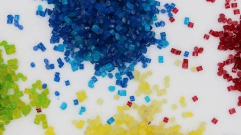 Petits granulés de toutes les couleurs thermoplastiques hydrosolubles et biodégradables à base de protéine du lait