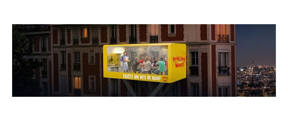 Old El Paso en partenariat avec Ubi Bene, lance sa campagne “Make some Noise” Visuel de la Noise Room, pièce suspendue dan le vide, accrochée à un immeuble