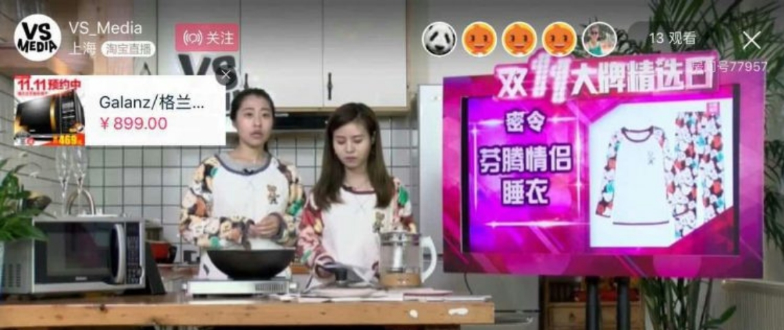 Quels sont les plateformes d'influence en Chine ? deux femmes chinoise qui font un live stream pour une émission de cuisine