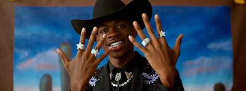 Lil Nas X : le « millennial cow-boy » qui a révolutionné l’histoire de la musique Le rappeur lil nas x dans son clip old town road