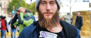 Un militant d'extinction rebellion