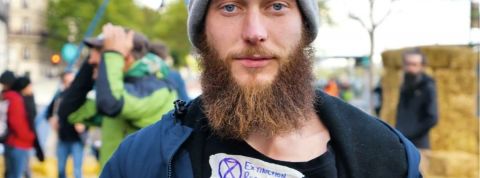 Qui sont les militants d'Extinction Rebellion ? Un militant d'extinction rebellion