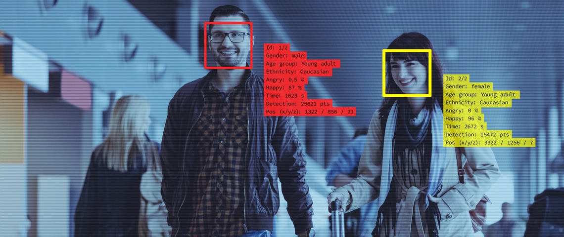 Quels sont les arguments des défenseurs de la reconnaissance faciale ? Couple analysé par un système de reconnaissance faciale à l'aéroport