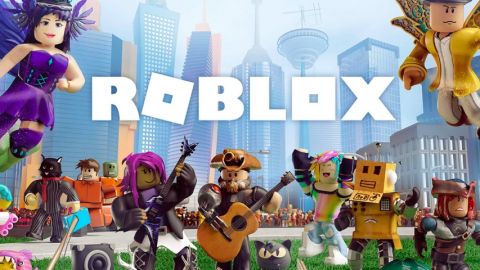 des petits personnage de jeux vidéo qui volent dans une ville futuriste