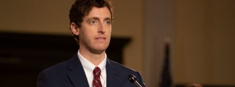 Silicon Valley : la satire légère laisse place à la remise en question de la tech Richard Hendricks, personnage de Silicon Valley, devant le congrès américain.