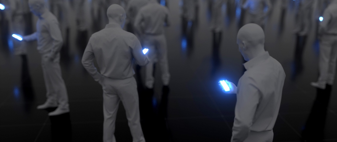 Des ONG craignent que la 5G nous fassent basculer dans un monde - hors de contrôle - Des silhouettes d'hommes tiennent des smartphones lumineux dans la pénombre.