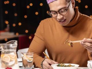 Un tiers des gens préfèrent manger seuls, même au restaurant