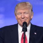 Le président des Etats-Unis Donald Trump aqui affiche un air narquois