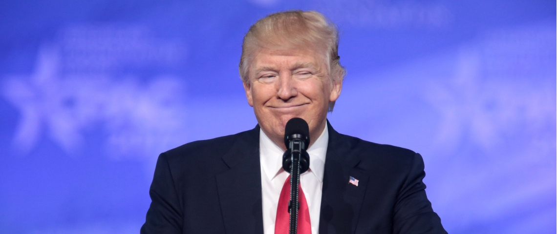le roi du Trolling politique peut-il être ignoré ? Le président des Etats-Unis Donald Trump aqui affiche un air narquois