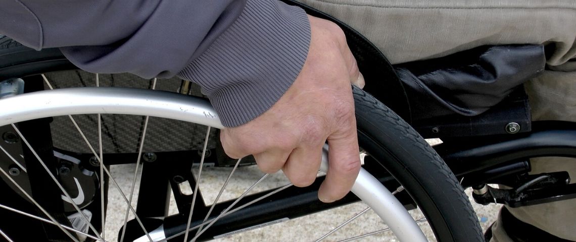 Le Groupe Les Echos-Le Parisien s'engage aux côtés de plus d’une centaine d’entreprises pour l'inclusion des personnes en situation de handicap Visuel d'un fauteuil roulant