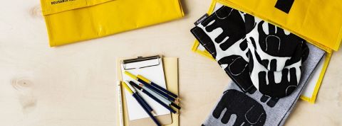 Réemployer, réutiliser, surcycler… comment arrêter de tout jeter ? Sacs jaunes pochettes motif éléphant crayons carnet de note